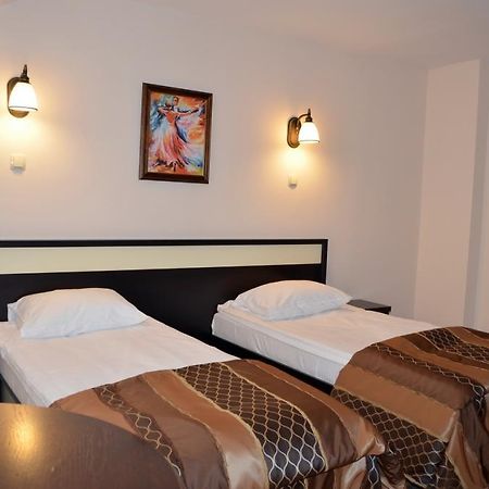 Hotel Vila Gardenia Gran Varadino Esterno foto